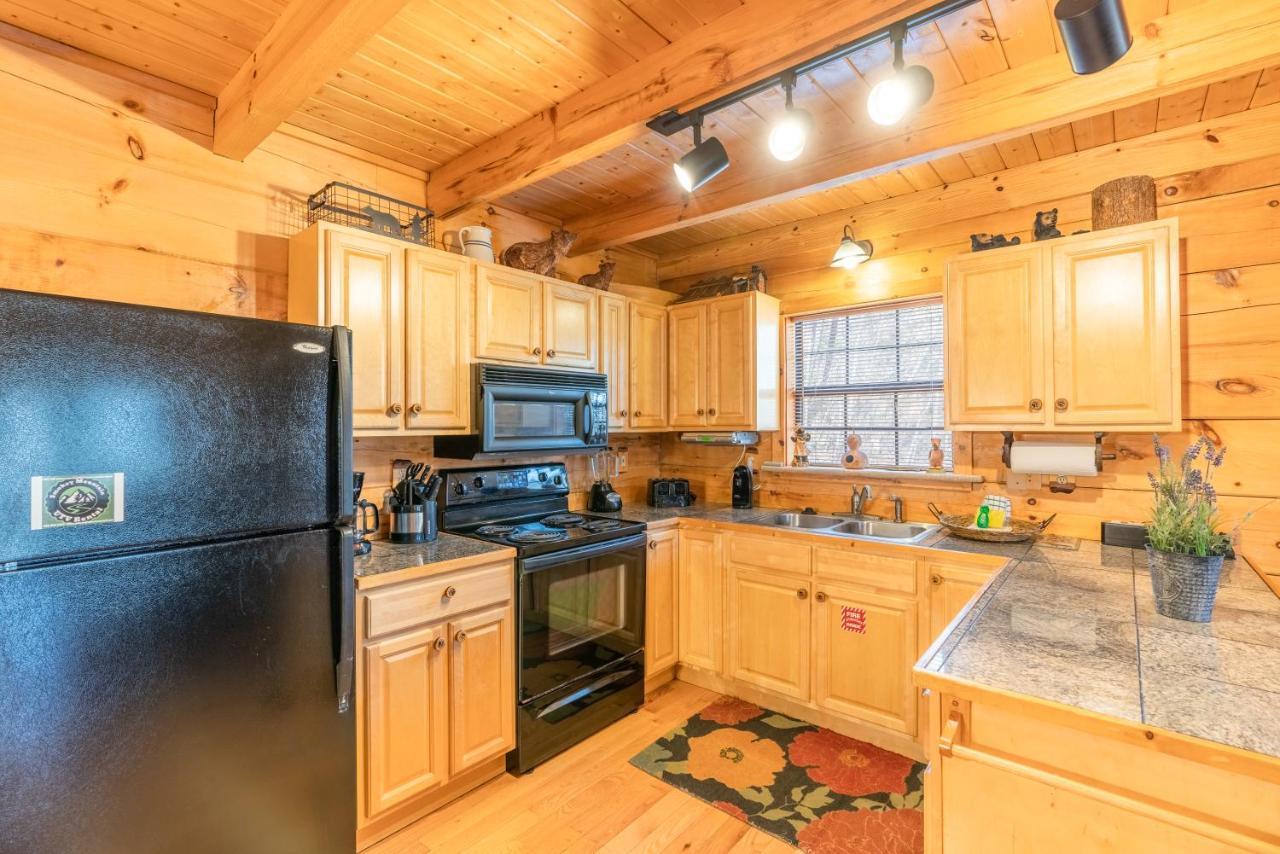 Moonshine Ridge Cabin With Hot Tub And Fire Pit Pigeon Forge Ngoại thất bức ảnh