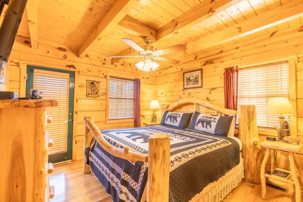 Moonshine Ridge Cabin With Hot Tub And Fire Pit Pigeon Forge Ngoại thất bức ảnh