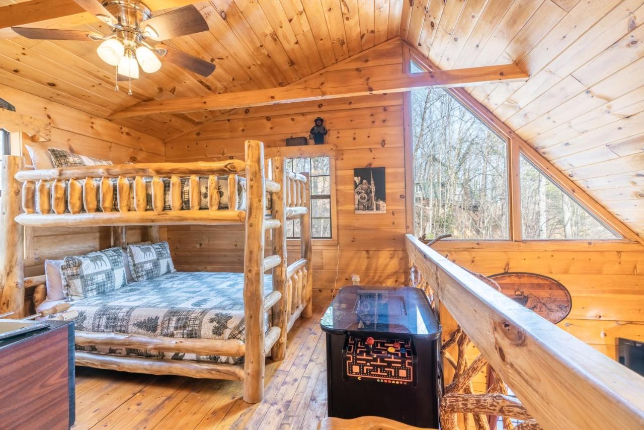 Moonshine Ridge Cabin With Hot Tub And Fire Pit Pigeon Forge Ngoại thất bức ảnh