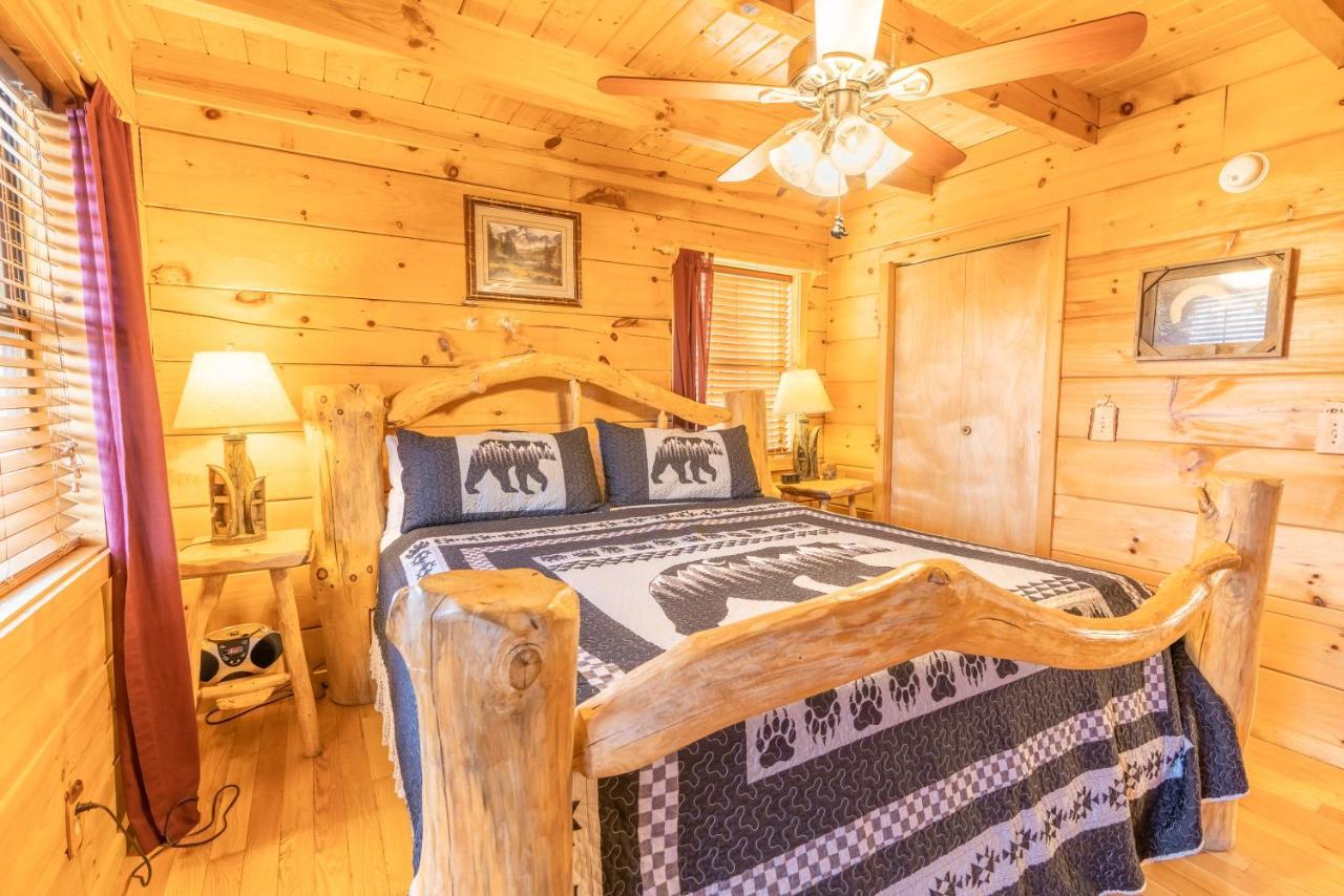 Moonshine Ridge Cabin With Hot Tub And Fire Pit Pigeon Forge Ngoại thất bức ảnh