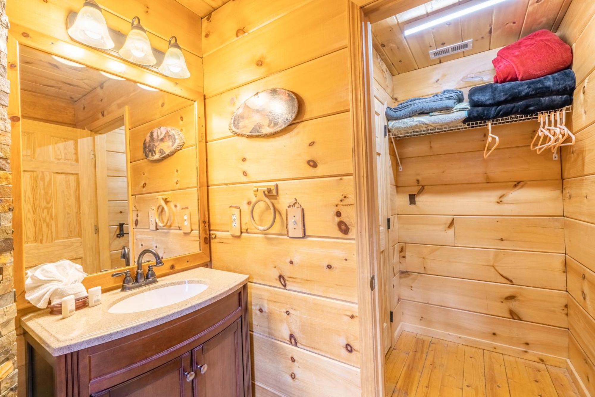 Moonshine Ridge Cabin With Hot Tub And Fire Pit Pigeon Forge Ngoại thất bức ảnh